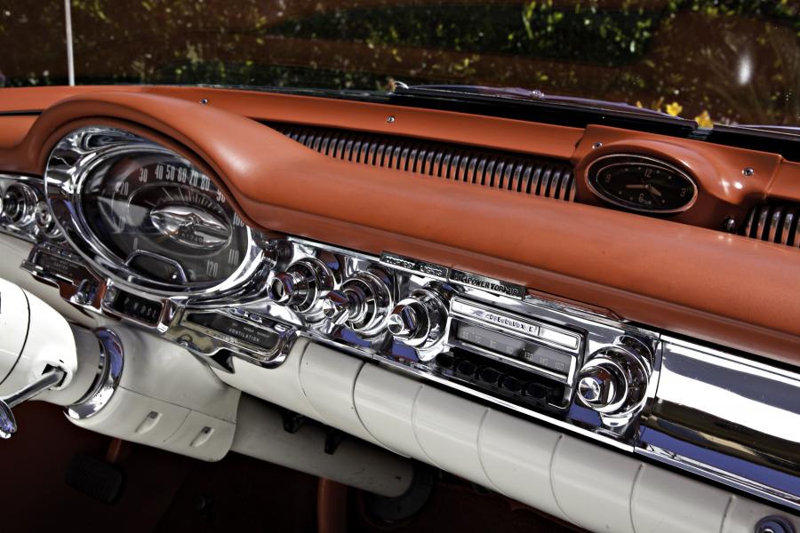  Oldsmobile 88 Convertible Coupe 1957 года  (фото 12 из 33)